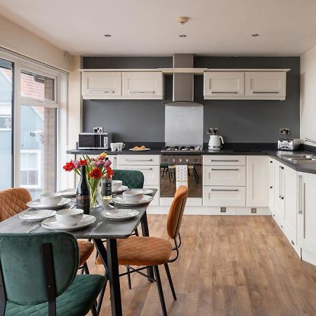 Number 3 Pier Road Apartment 惠特比 外观 照片