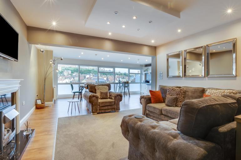 Number 3 Pier Road Apartment 惠特比 外观 照片