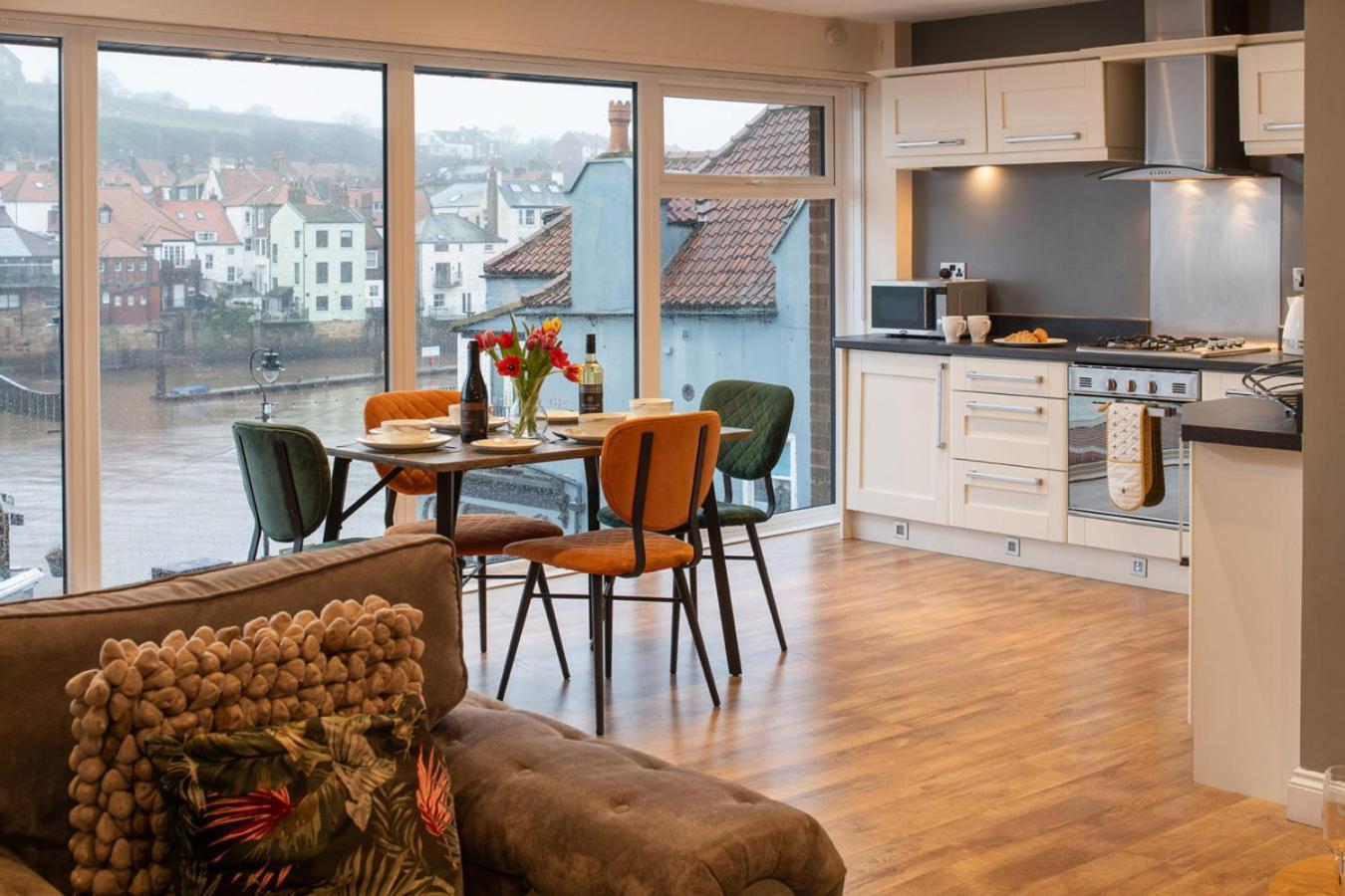 Number 3 Pier Road Apartment 惠特比 外观 照片