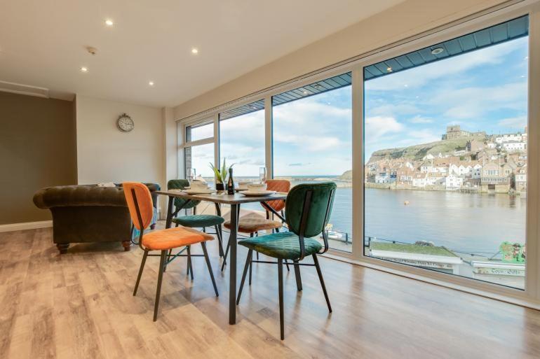 Number 3 Pier Road Apartment 惠特比 外观 照片