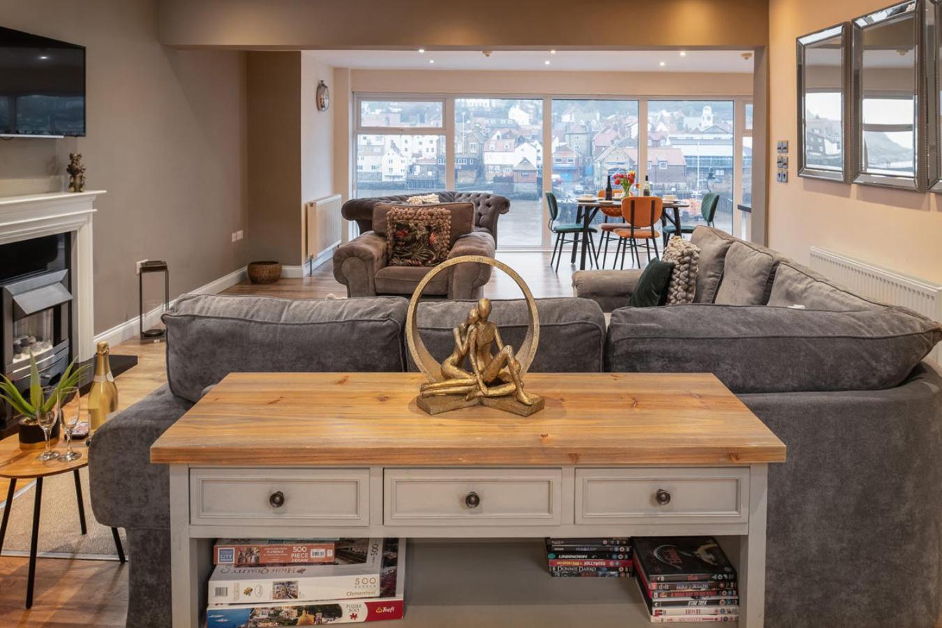 Number 3 Pier Road Apartment 惠特比 外观 照片